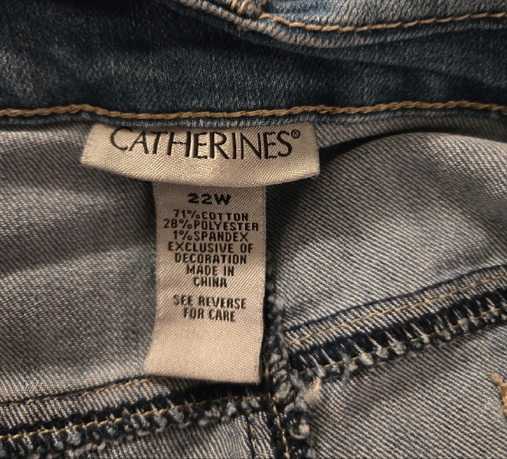 Embroidered Denim Capris - Picture 3 of 3